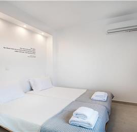 4 bedroom villa with infinity pool and sea view in Perithia, Corfu, sleeps 9